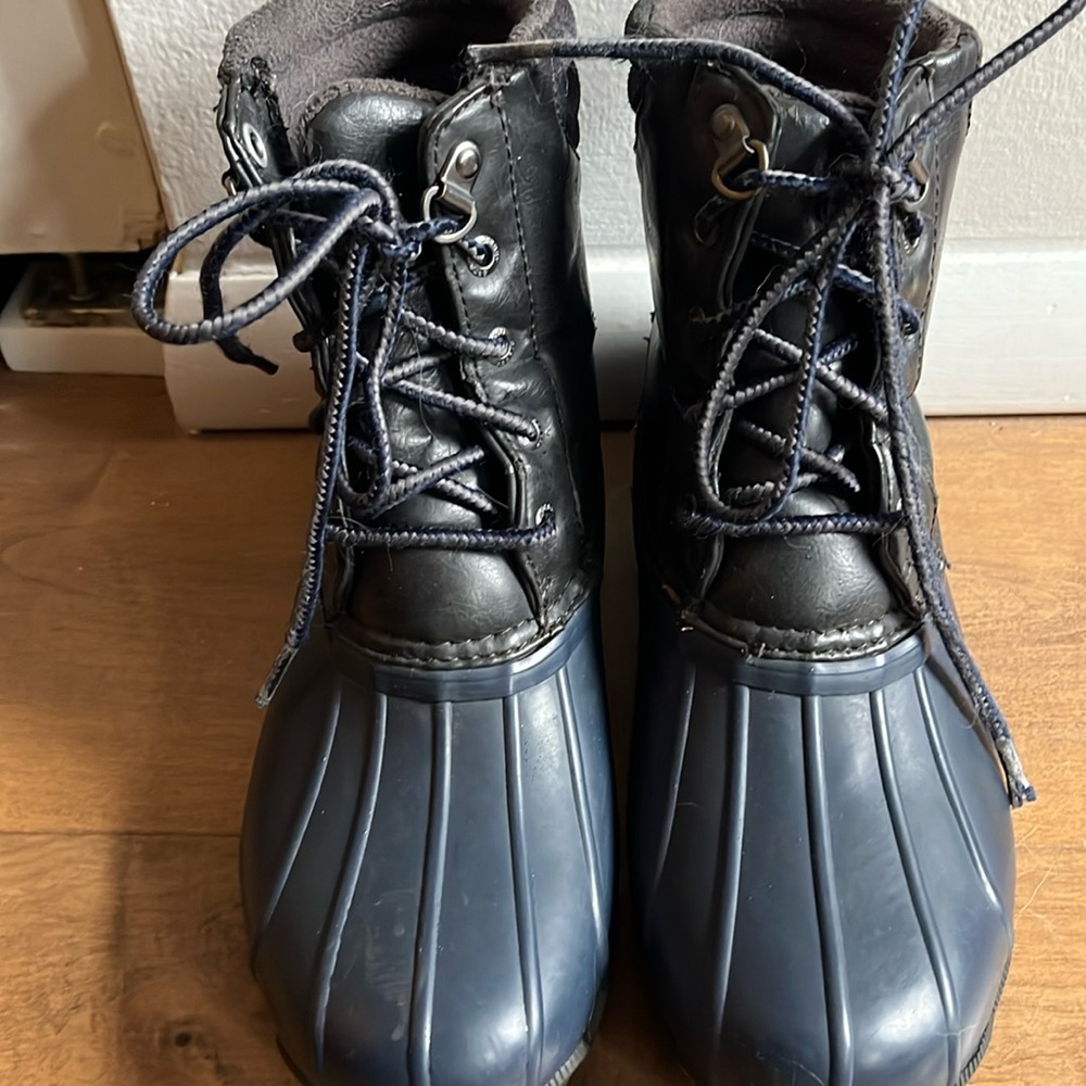Boys/Girls Sperry Duck Boots size 5 navy